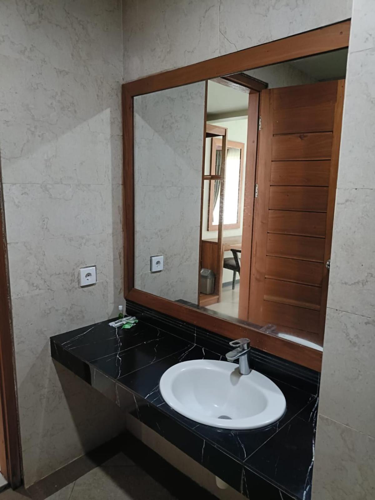 Hastina Hotel Lombok Mataram Eksteriør billede